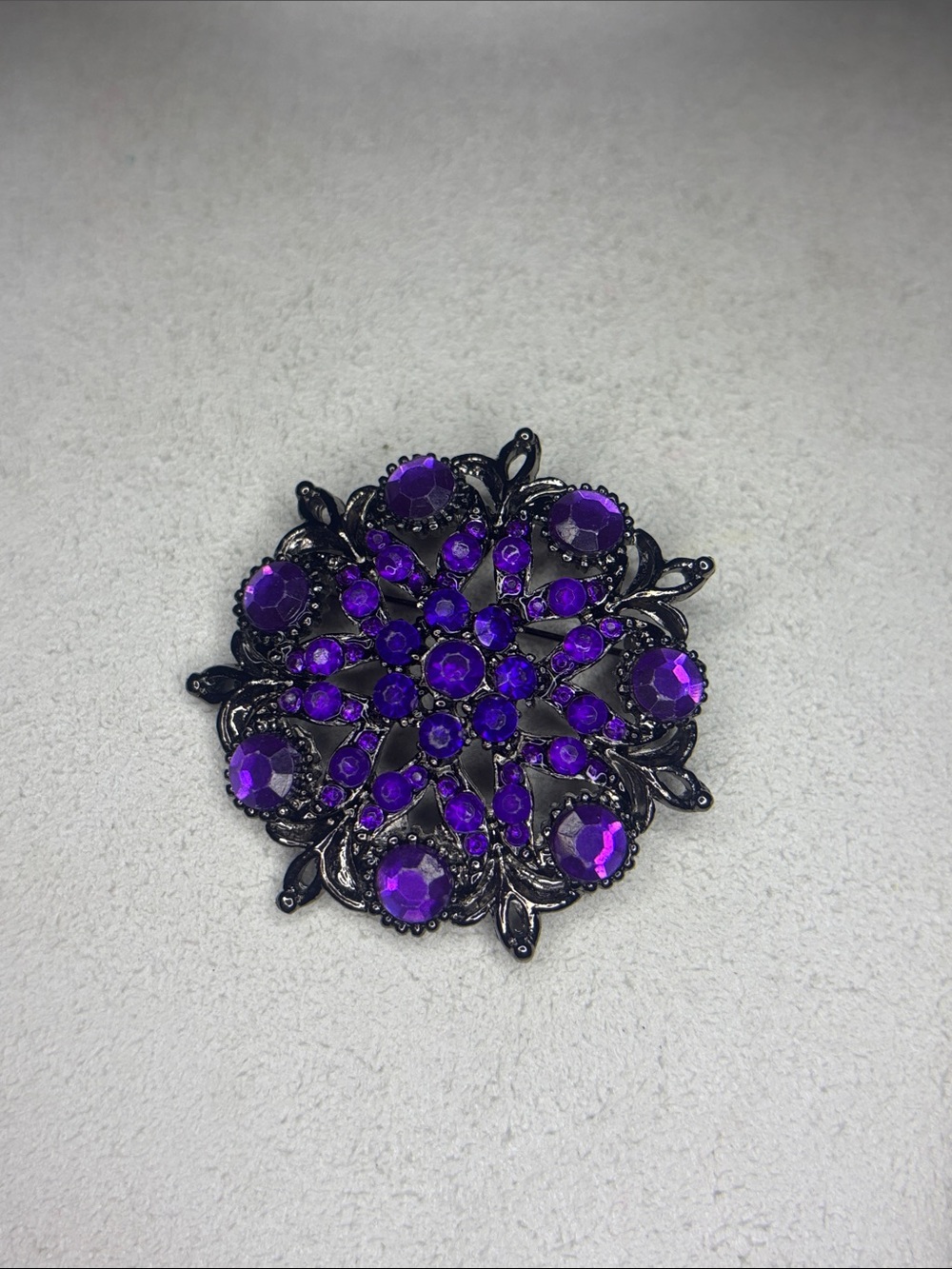 💜 Purple Gun Metal Floral Round brooch